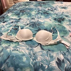 NWOT Elegant Victoria Secret White Half Lace Push-up Bra